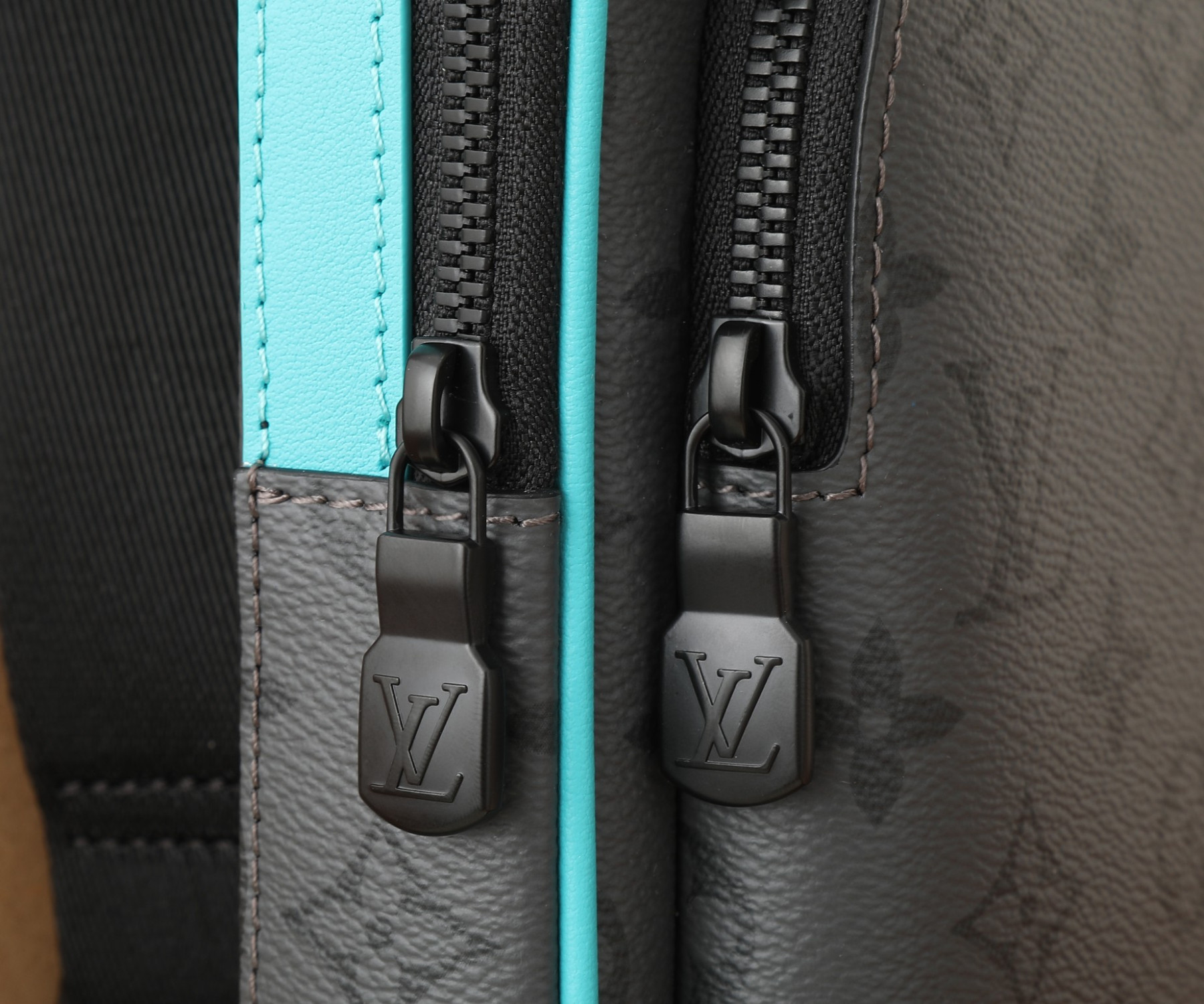 LV Avenue Slingbag PM M11703 6.3 x 13 x 2.2 inches