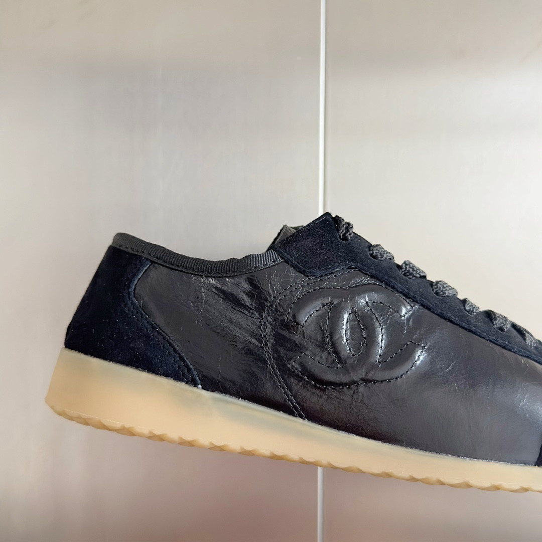 UA Ch**el SNEAKER