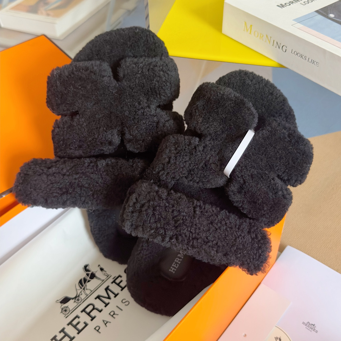 UA H**me5 Chypre sandal