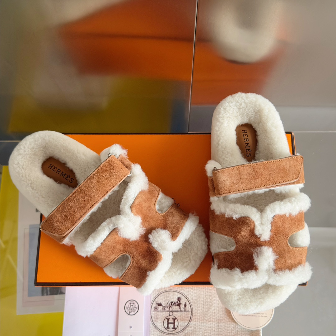 UA H**me5 Chypre sandal