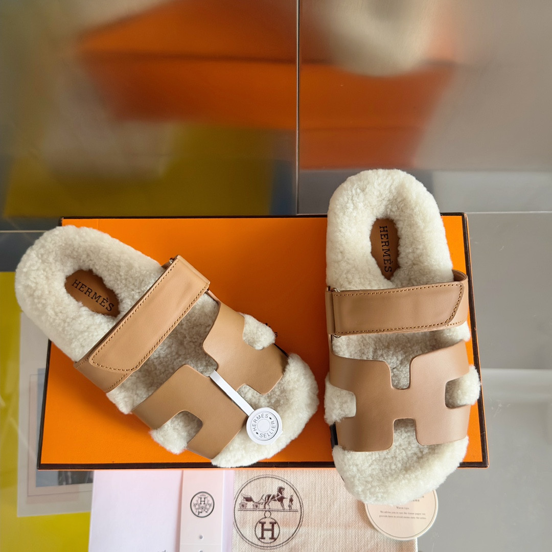 UA H**me5 Chypre sandal