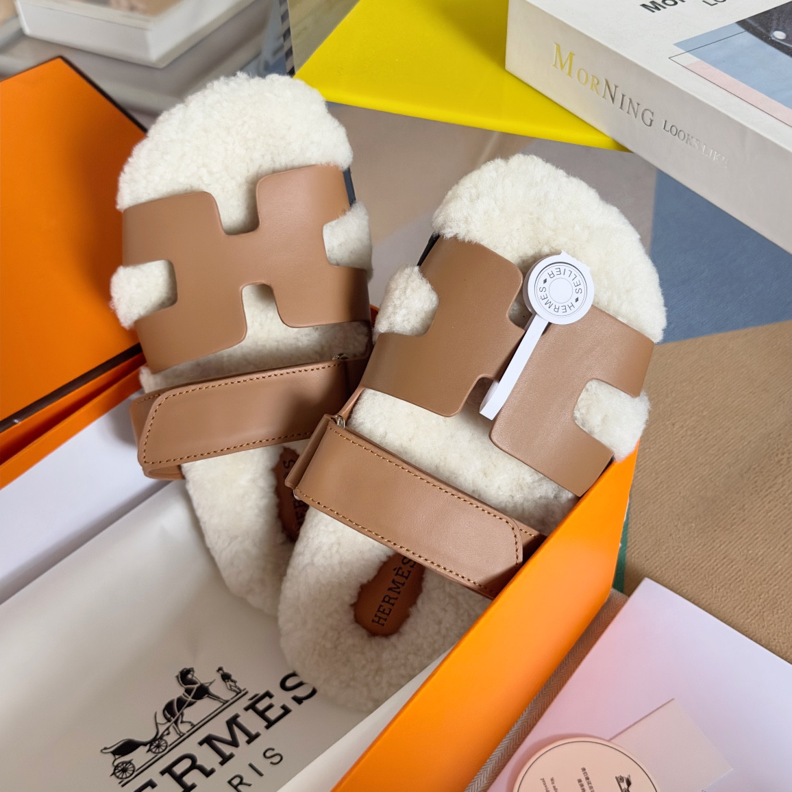 UA H**me5 Chypre sandal