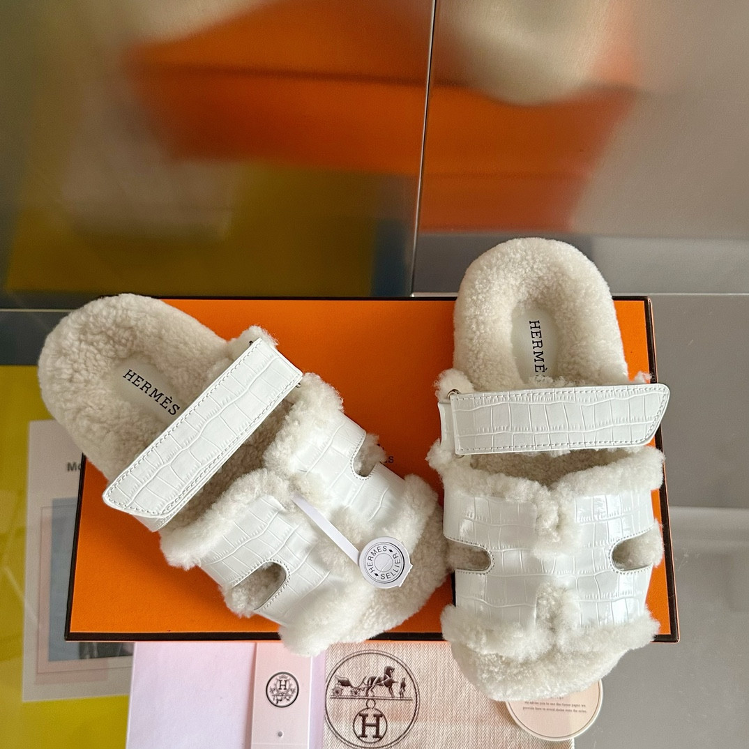 UA H**me5 Chypre sandal