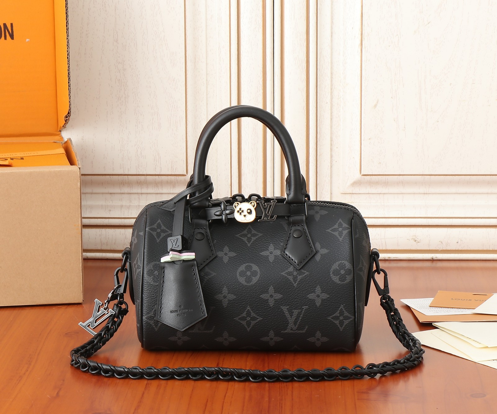 LV Speedy 18  M24606 18x12.5x11CM