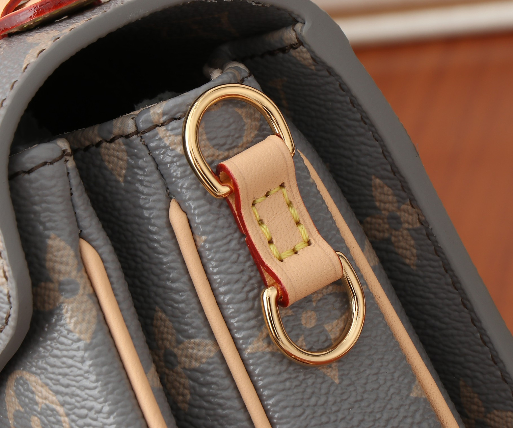 LV Pochette Métis East West M12429 21.5x13.5x6CM