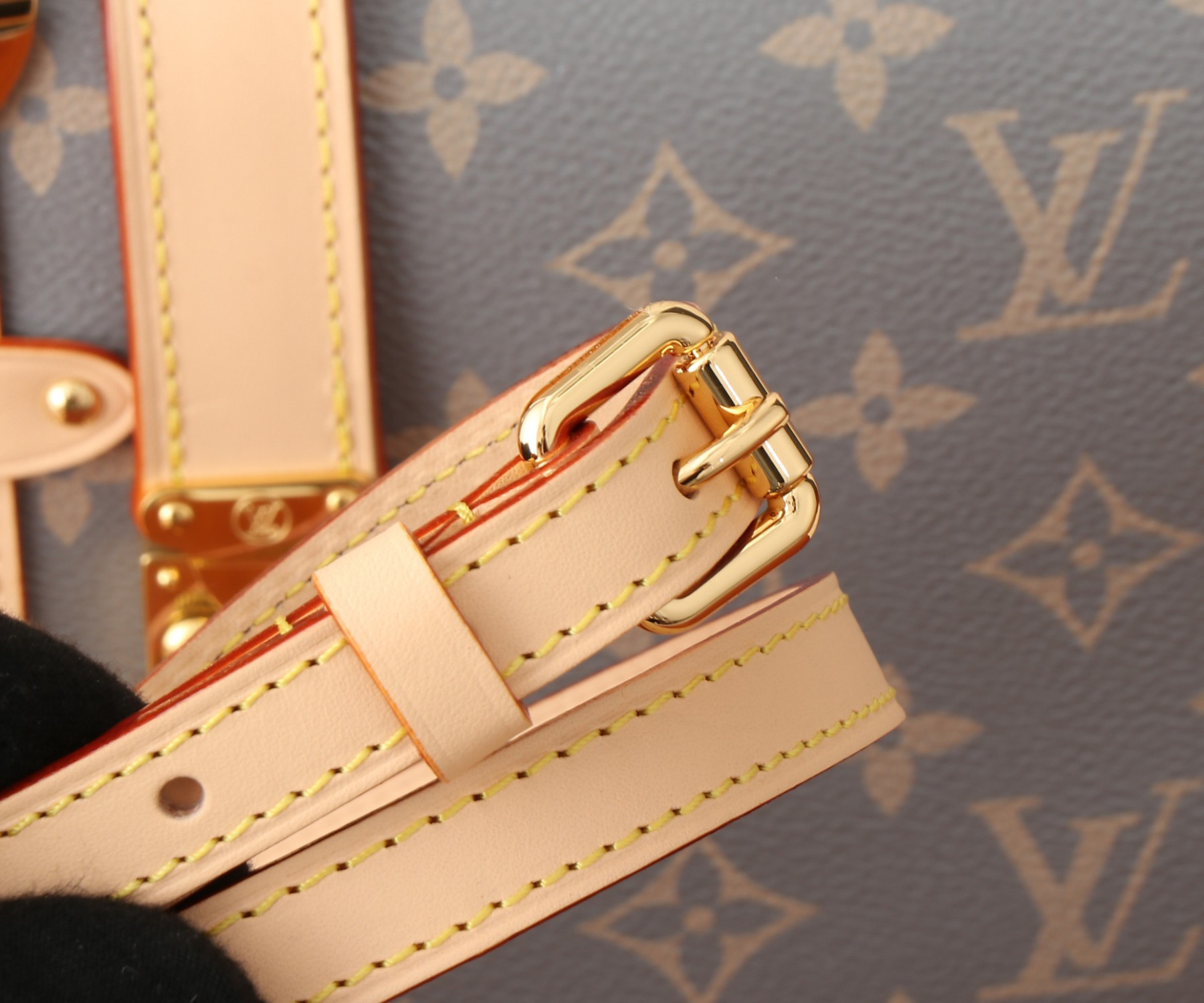 LV Side Trunk M12428 21x14x6CM