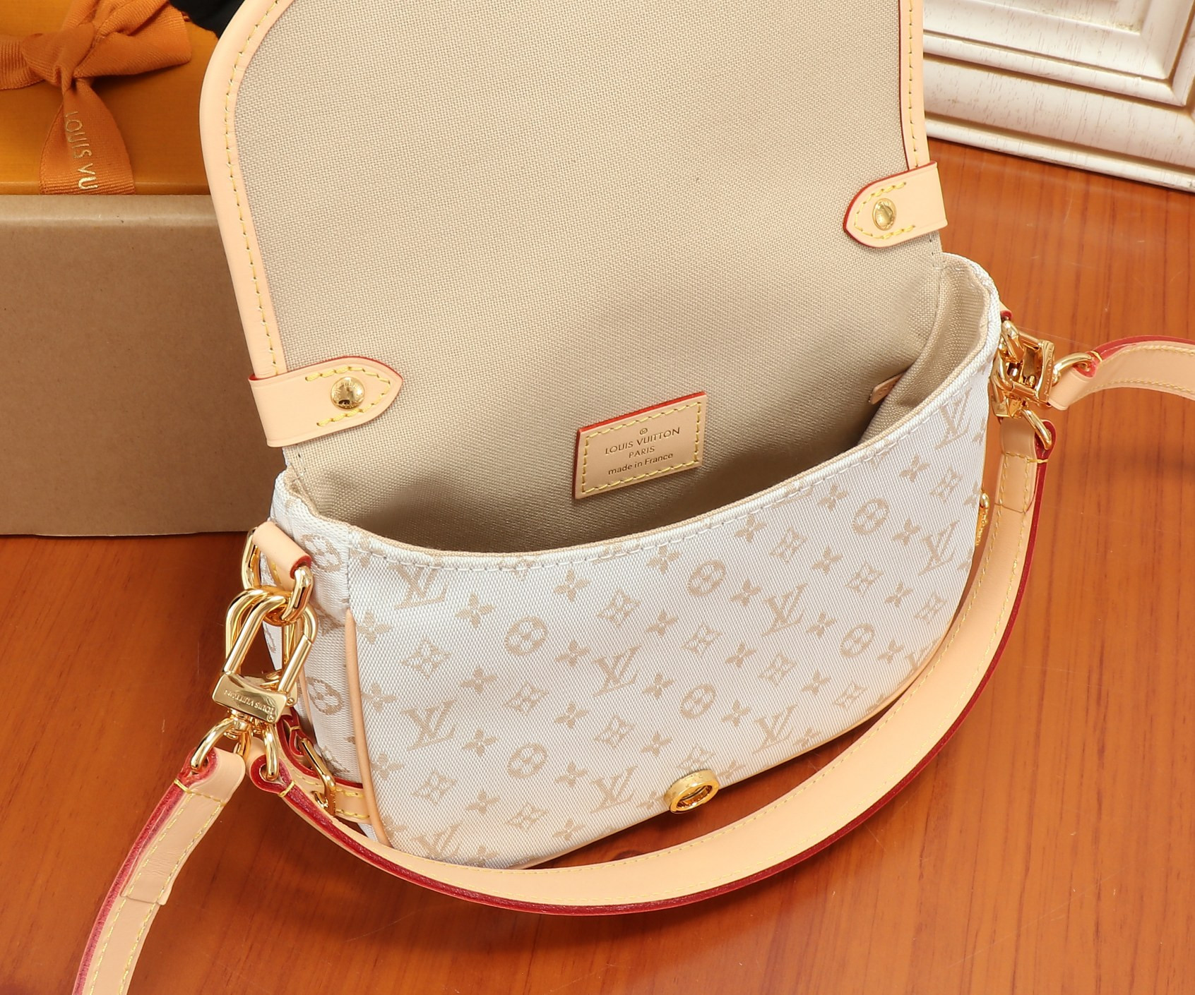 LV Saumur BB M12327 20x16x7.5CM