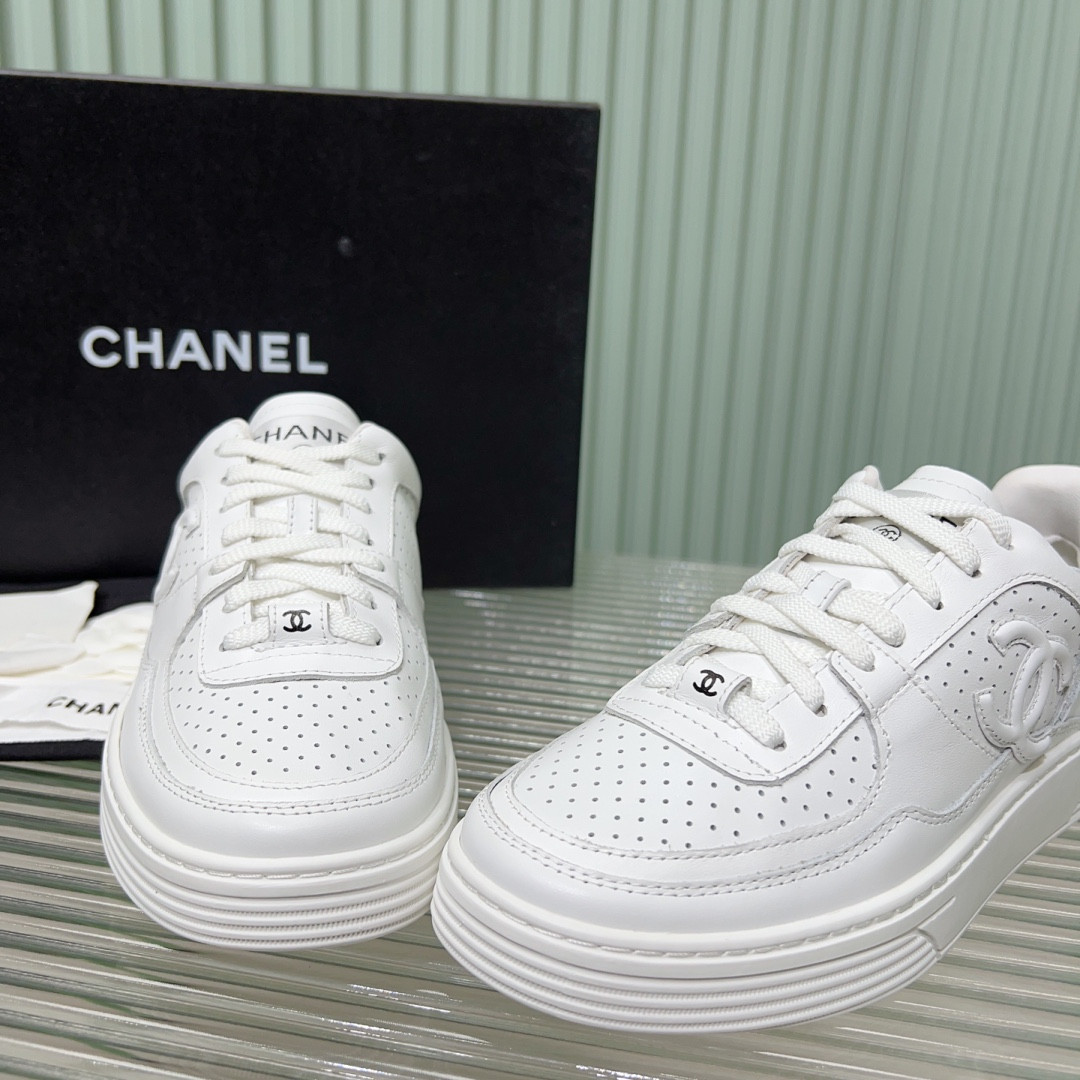UA Ch**el SNEAKER