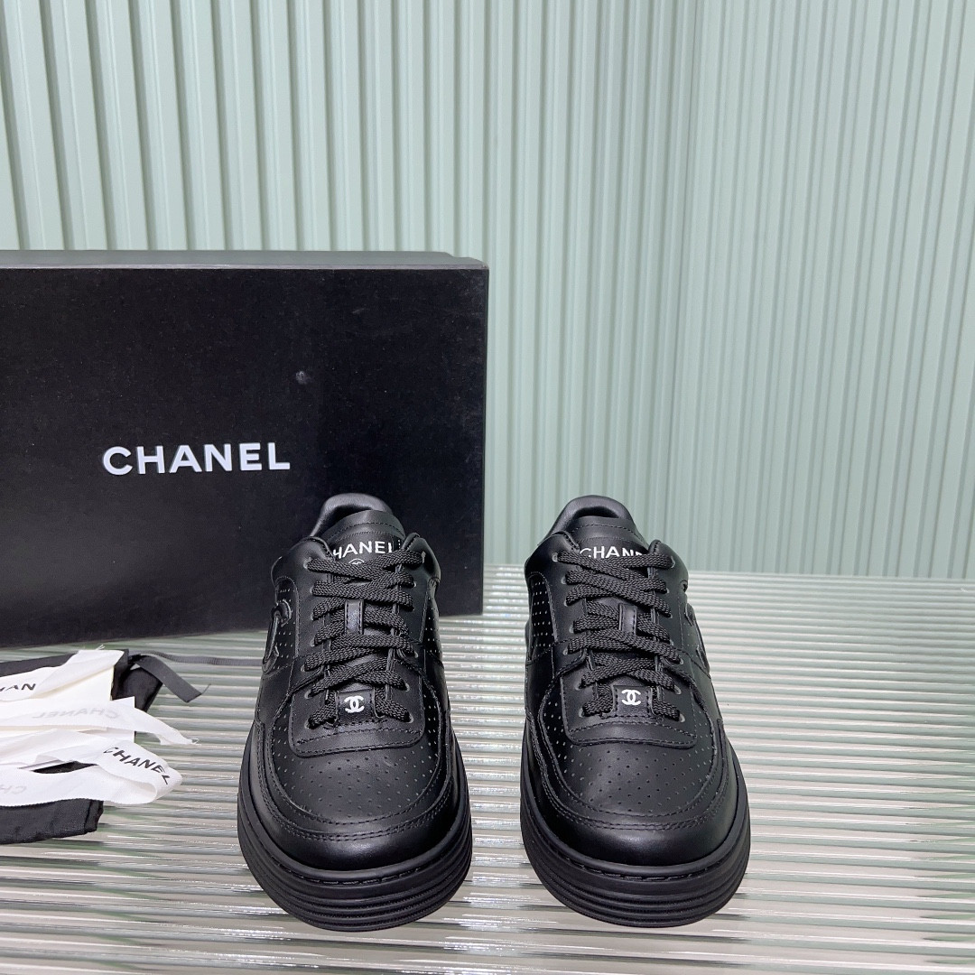 UA Ch**el SNEAKER