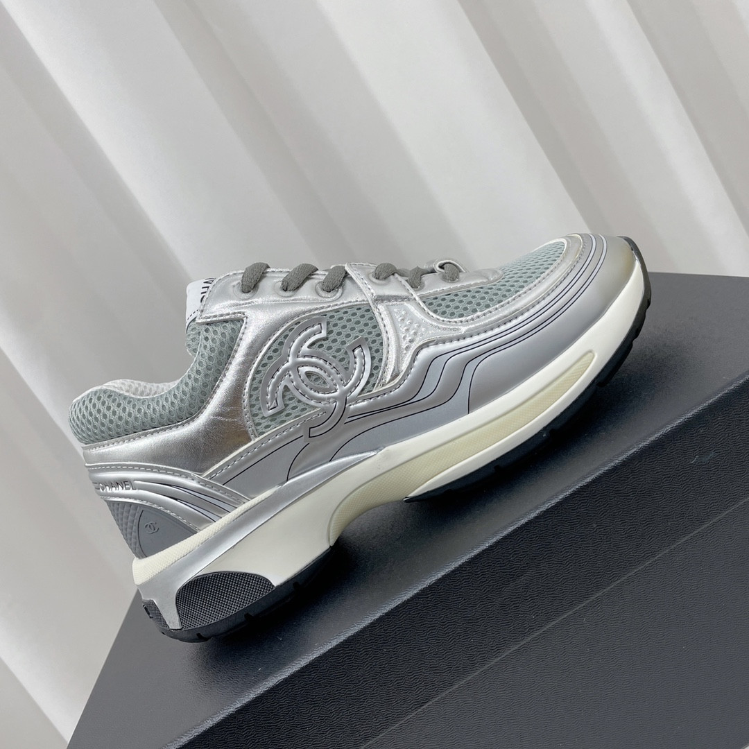 UA Ch**el SNEAKER