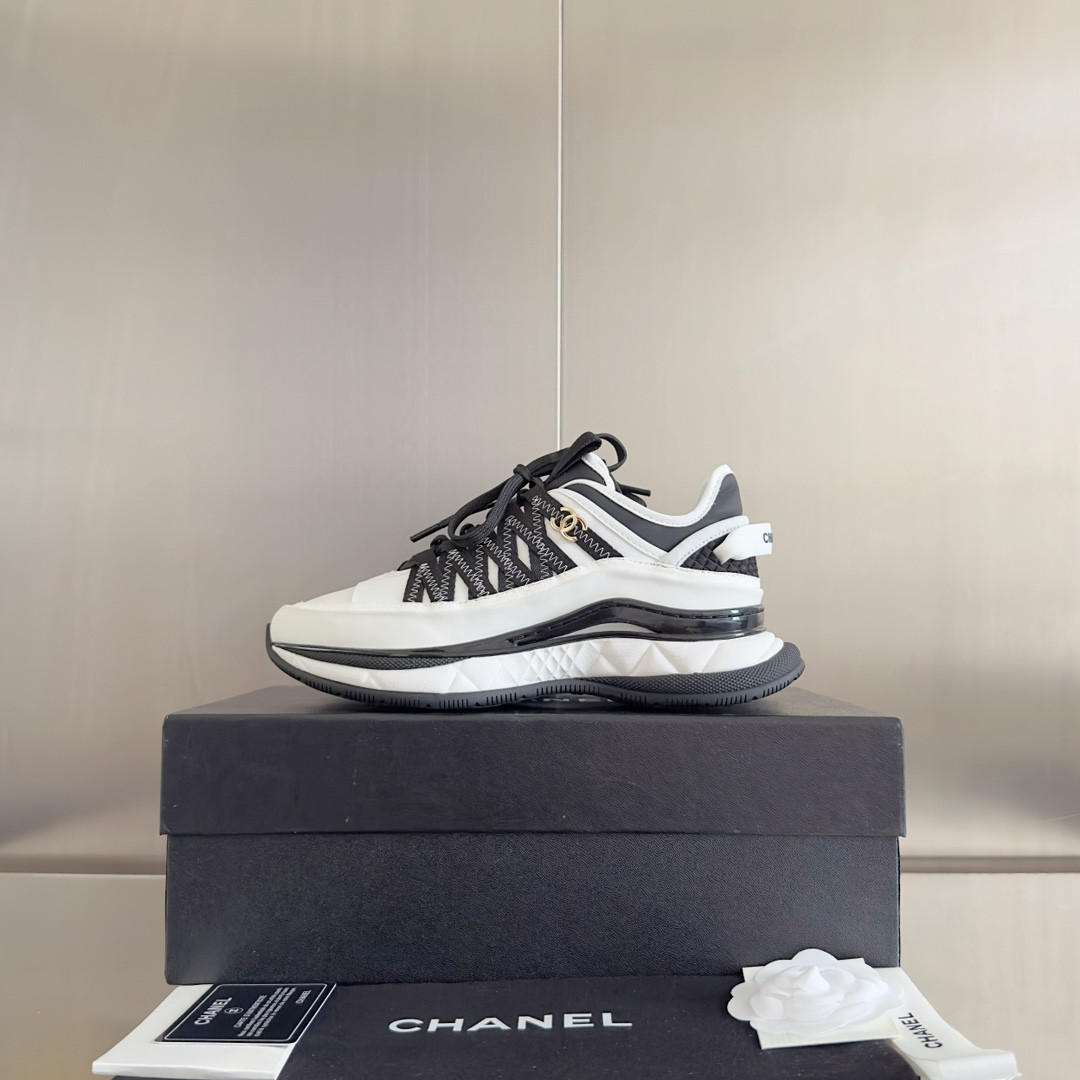UA Ch**el SNEAKER