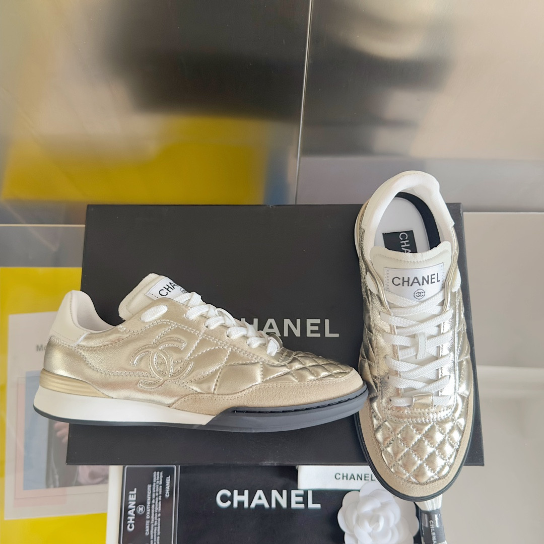 UA Ch**el SNEAKER