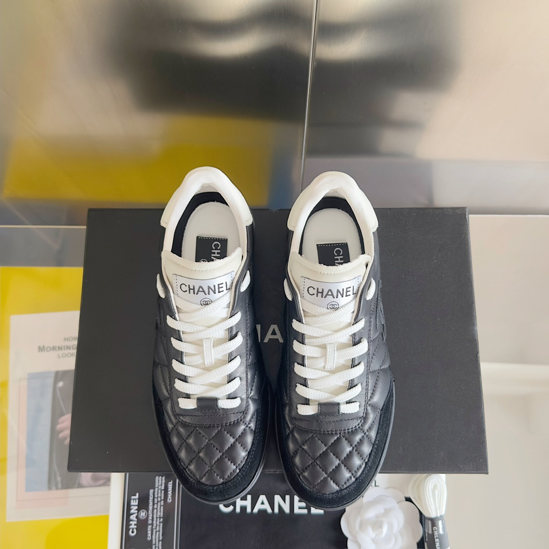 UA Ch**el SNEAKER
