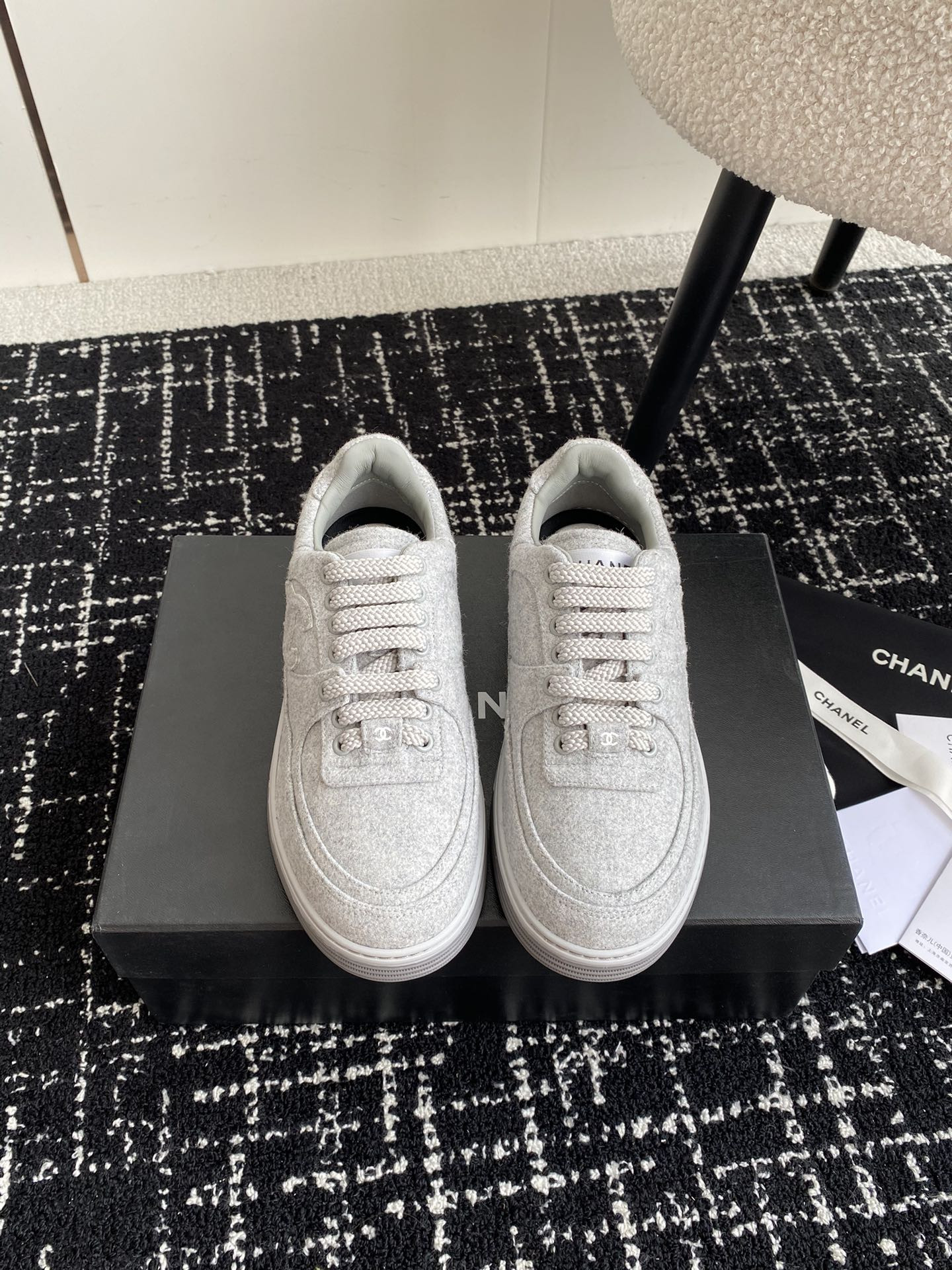 UA Ch**el SNEAKER