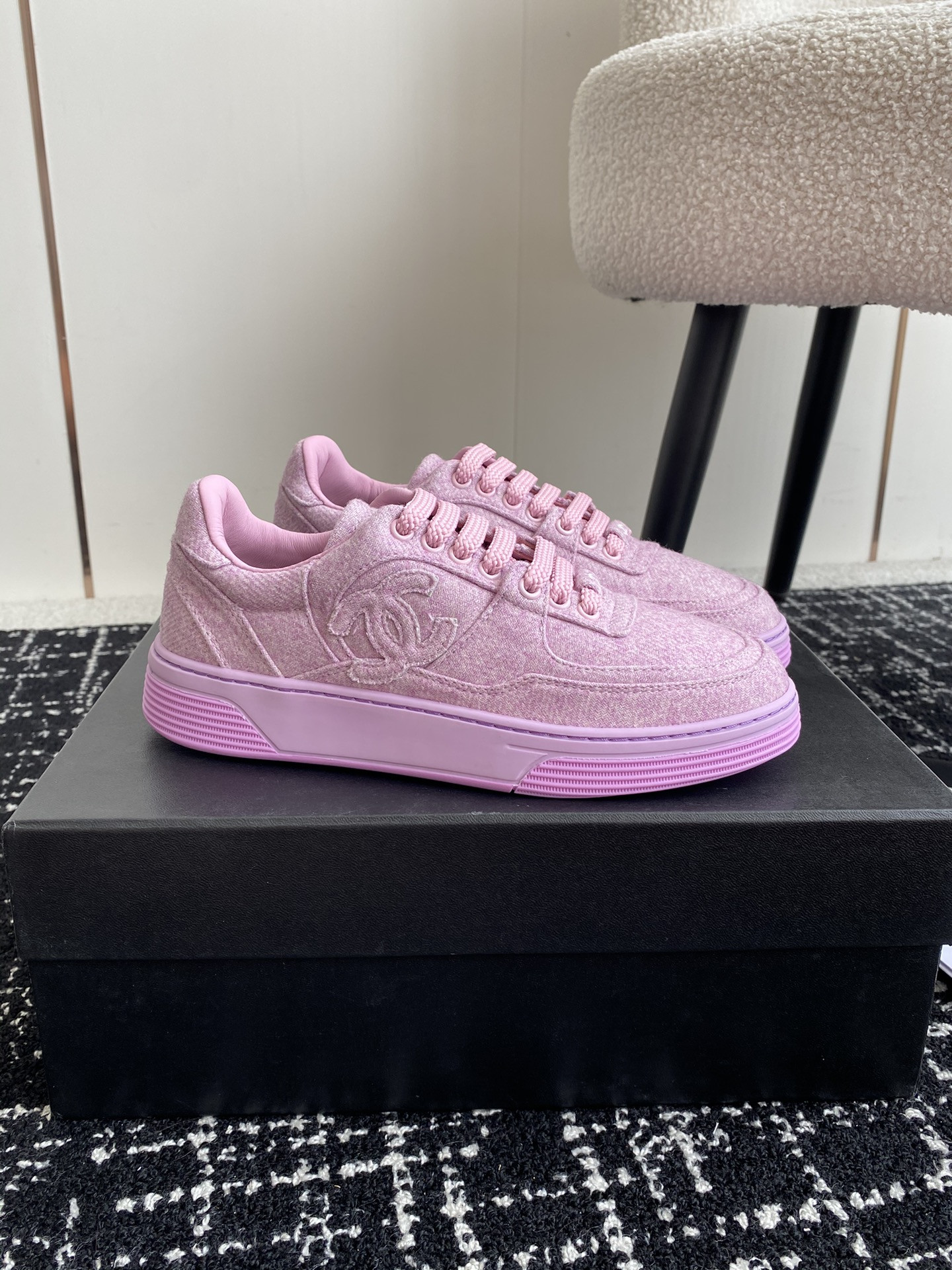 UA Ch**el SNEAKER