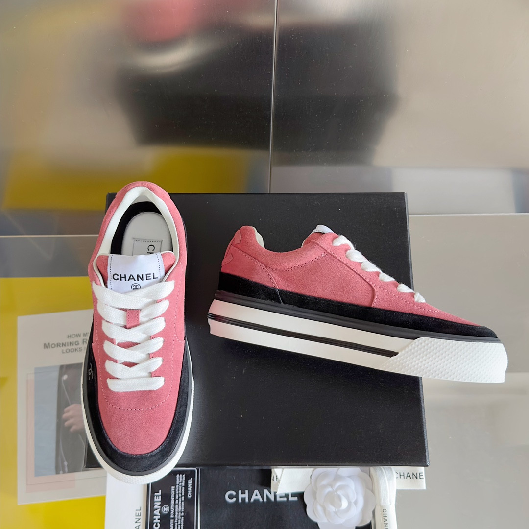 UA Ch**el SNEAKER