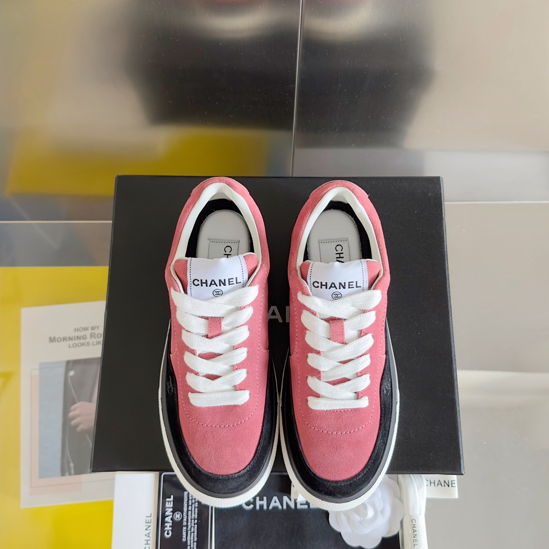 UA Ch**el SNEAKER