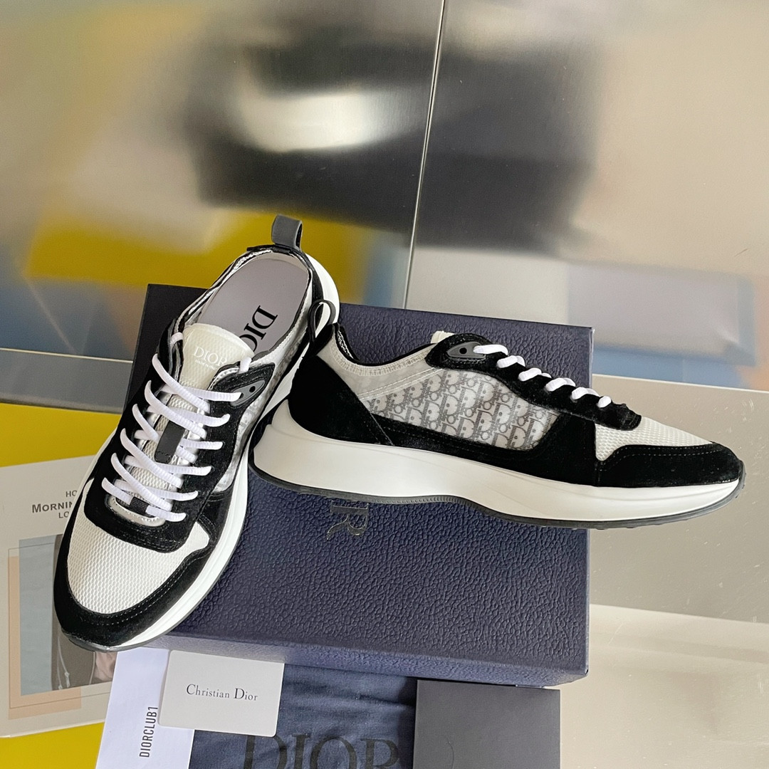 UA D10r B25 Runner Sneaker