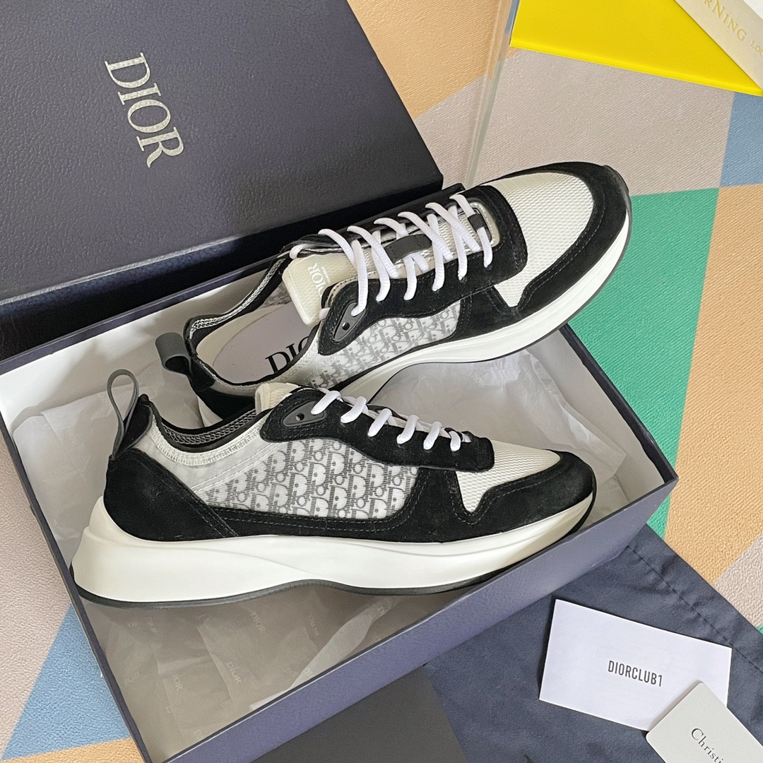 UA D10r B25 Runner Sneaker