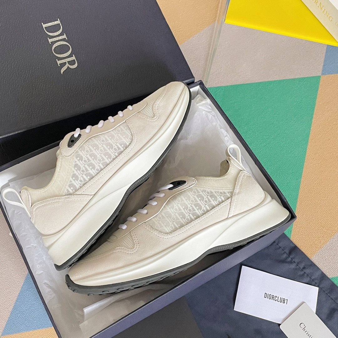 UA D10r B25 Runner Sneaker