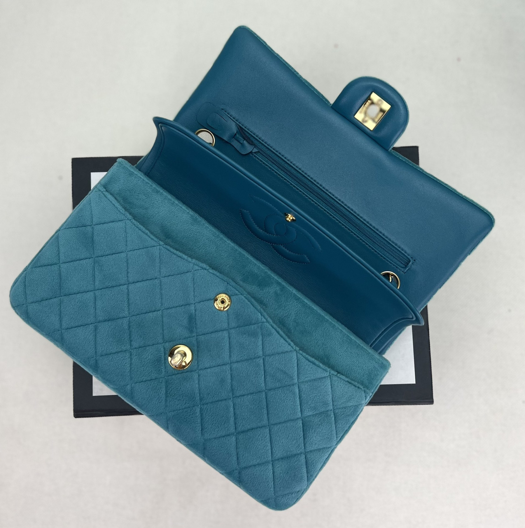 Ch**el Classic Flap Bag 25cm
