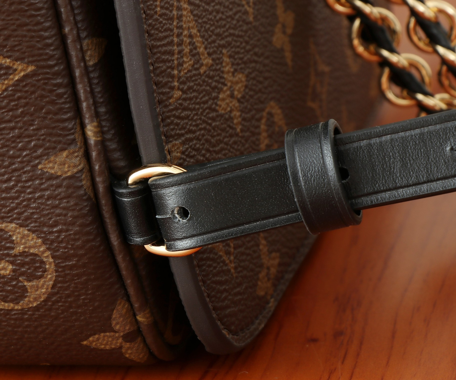 LV Pochette Métis Backpack M11941 20x17x7CM