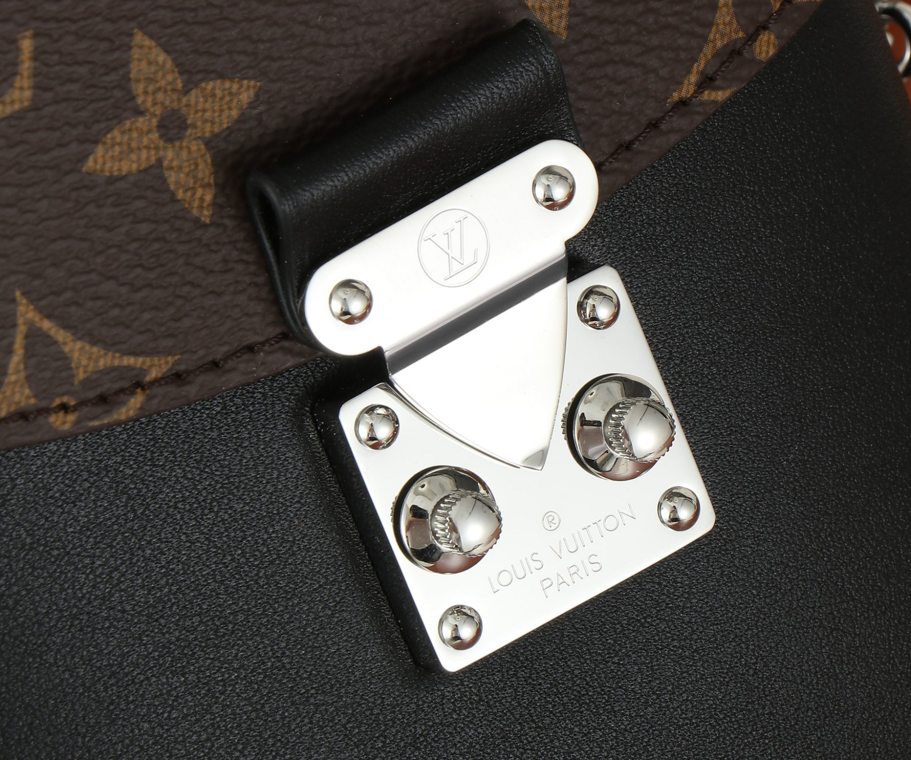 LV Camera Box M12362 12.5x17.6x6CM