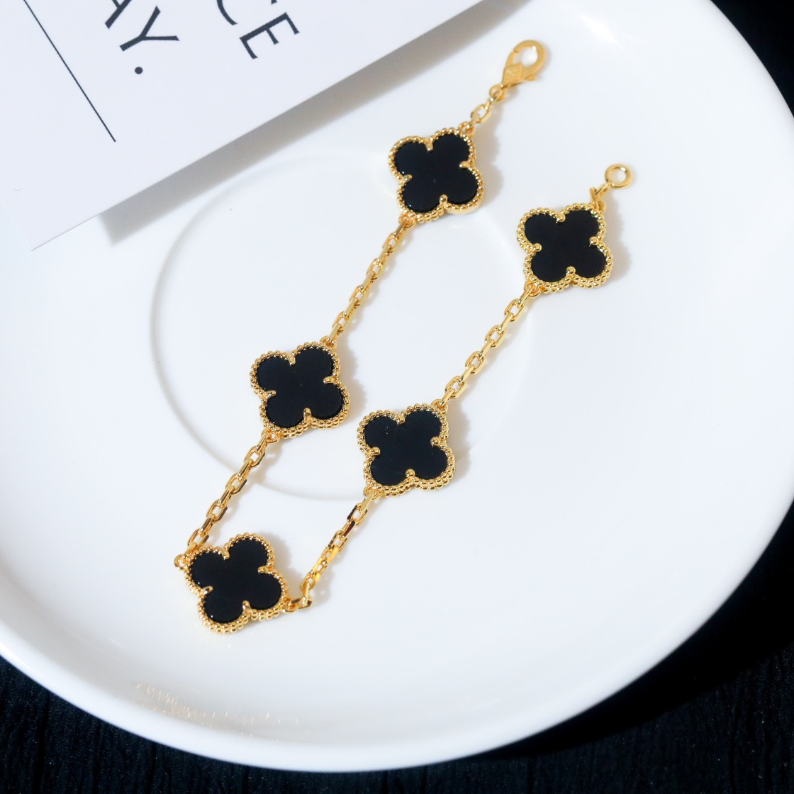 V*n Cl**f & Arpels Vintage Alhambra bracelet, 5 motifs 19cm