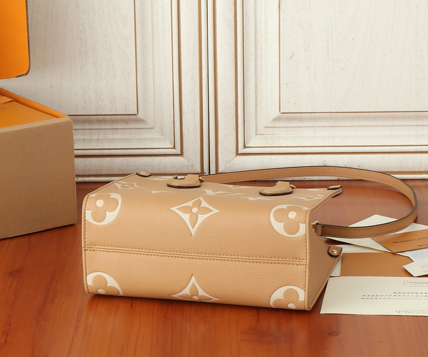 LV OnTheGo PM M12513  24.9 x 19.1 x 11.4 cm
