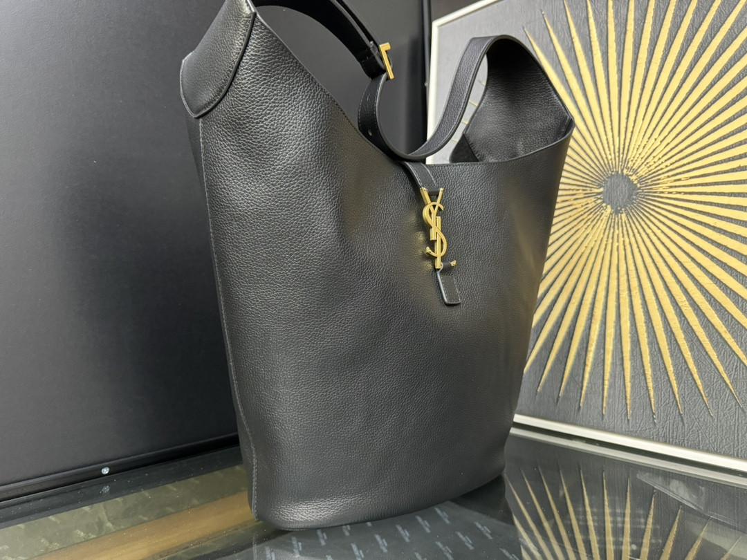 Y51 LE 5 À 7 hobo in grained leather 26x31.5x13.5cm