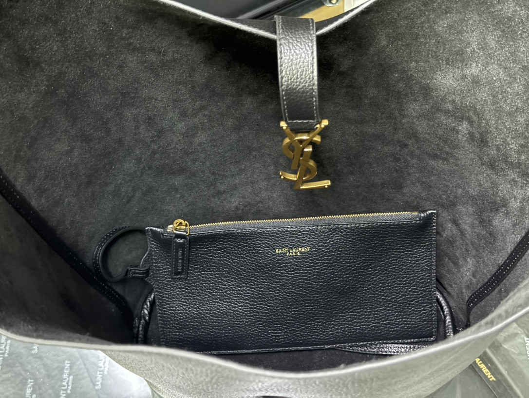 Y51 LE 5 À 7 hobo in grained leather 26x31.5x13.5cm
