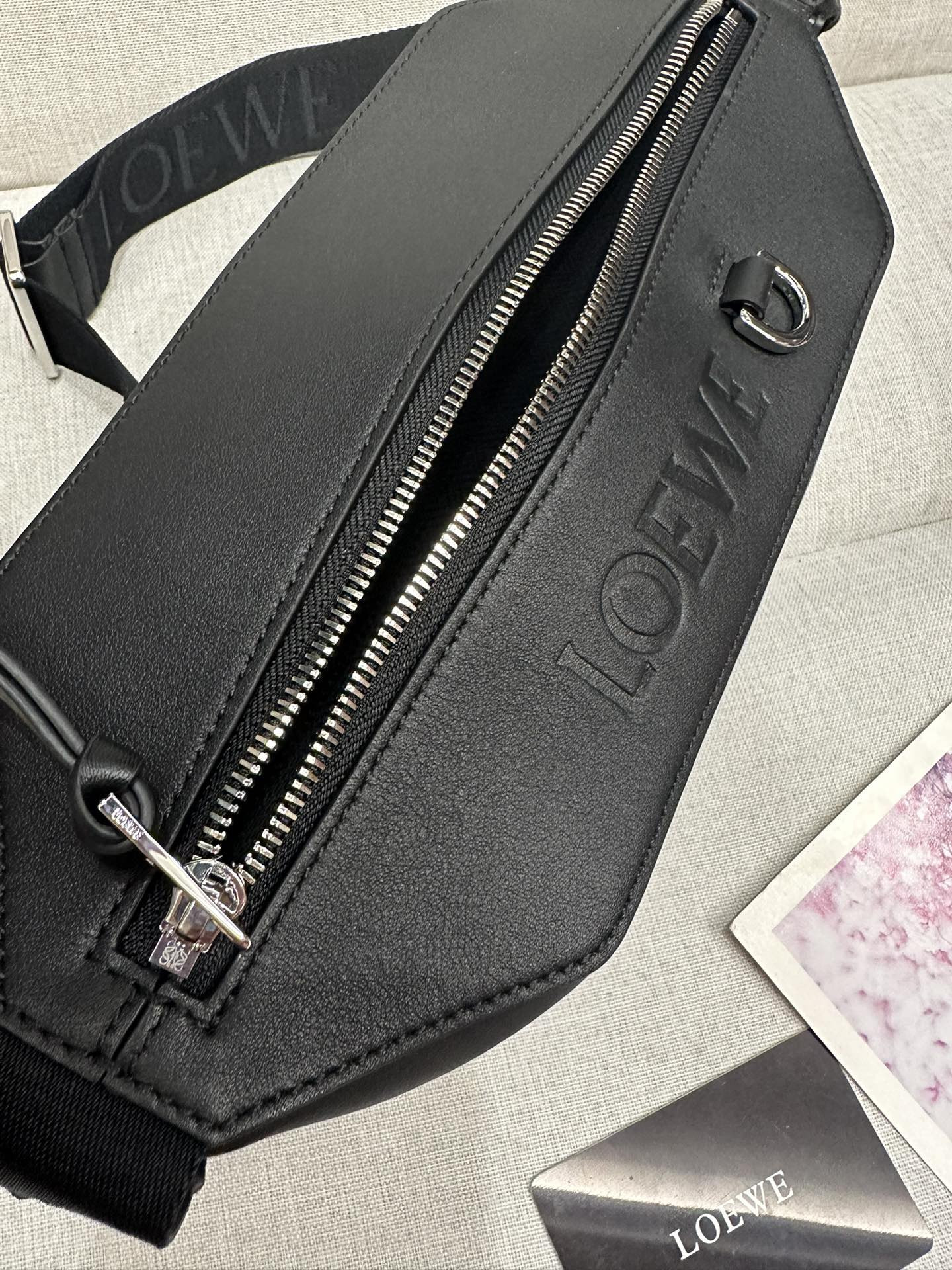 L0ew* Convertible sling in classic calfskin 32.5x9x12.3cm