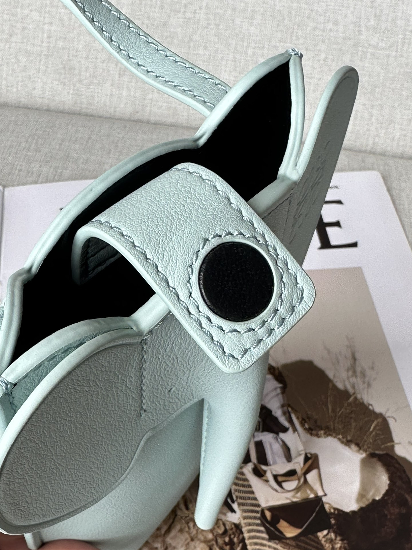 L0ew* Elephant Pocket in classic calfskin 18x8x4cm