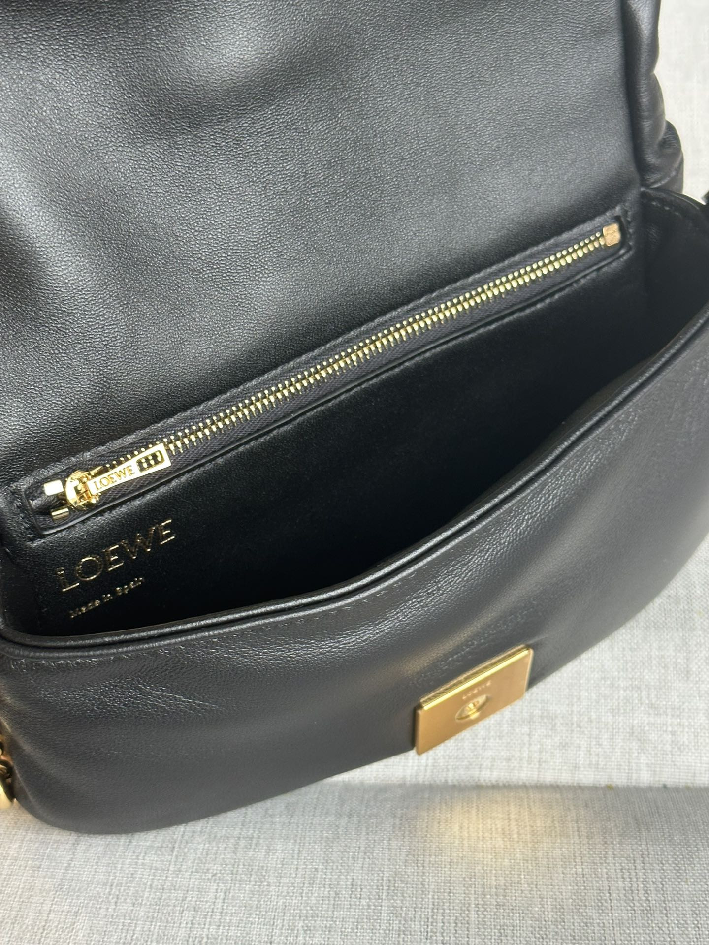 L0ew* Mini Puffer Goya bag in shiny nappa lambskin 20x13x6cm