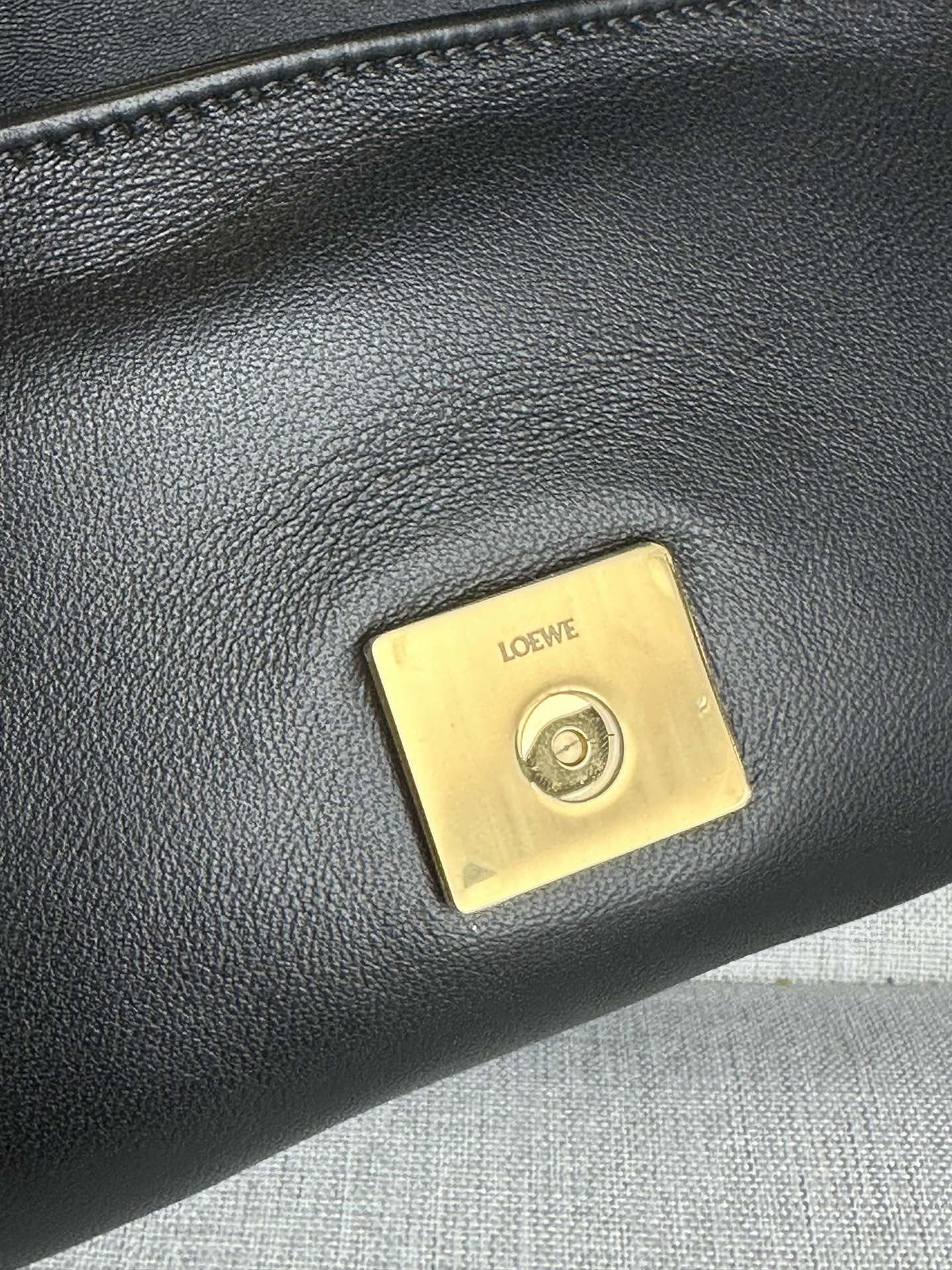 L0ew* Mini Puffer Goya bag in shiny nappa lambskin 20x13x6cm