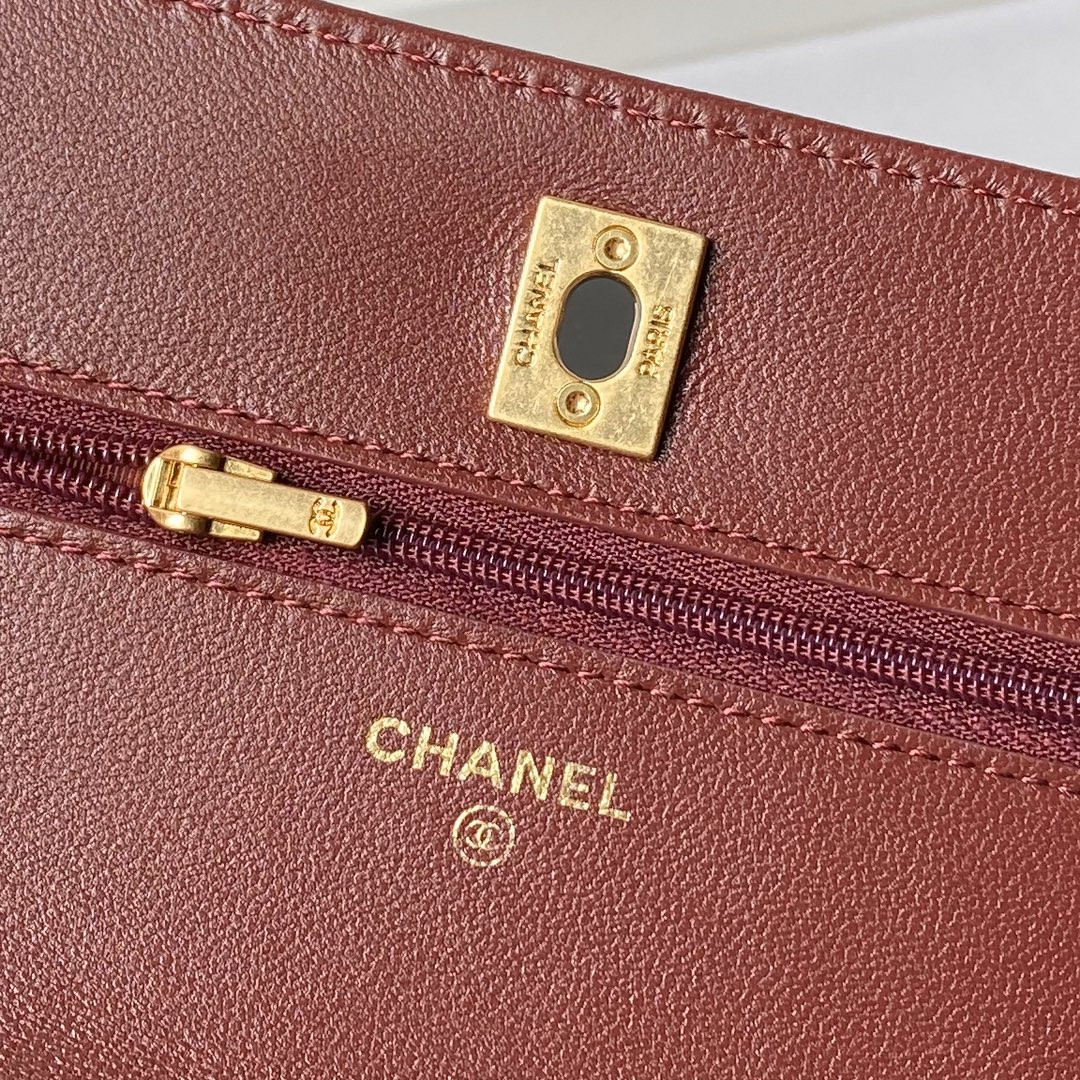 Ch**el WALLET ON CHAIN Grained Shiny Calfskin & Gold-Tone Metal 12 × 19 × 5 cm