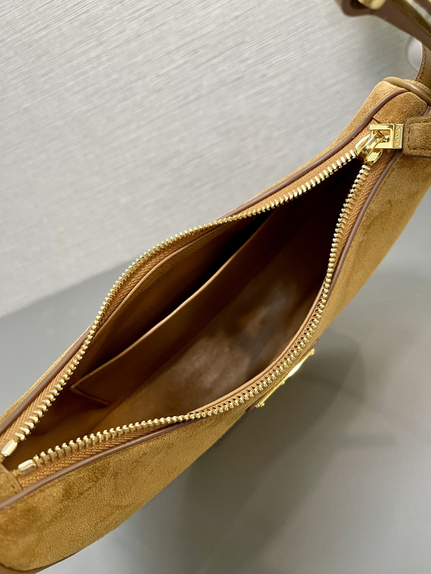 Pra*a Arqué suede shoulder bag 22.5x18.5x6.5cm