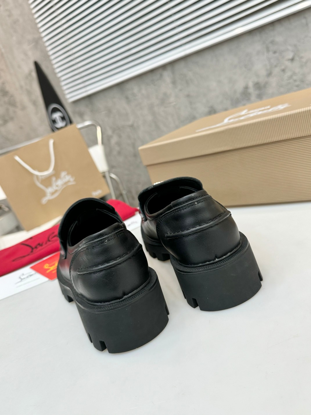 UA Chr1st1an Louboutin(CL) logo design,the latest runway version of the red-soled shoes