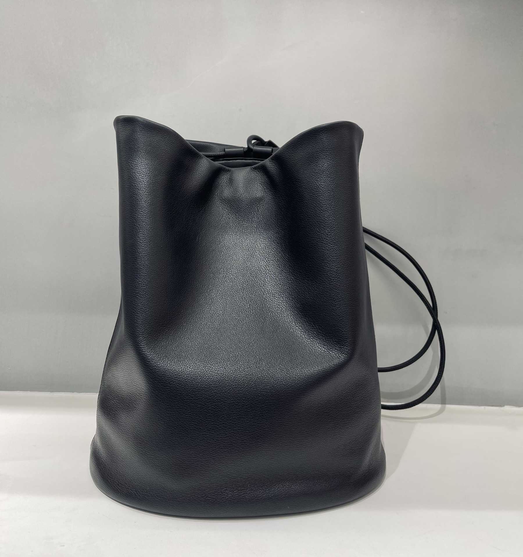The R0w Park Tote Bag in Leather 25x31x16cm