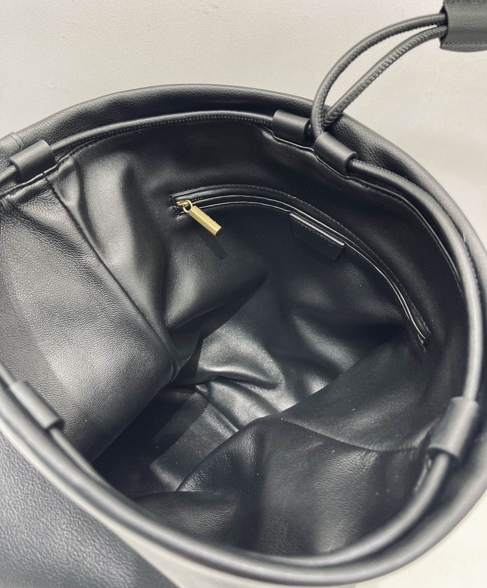 The R0w Park Tote Bag in Leather 25x31x16cm