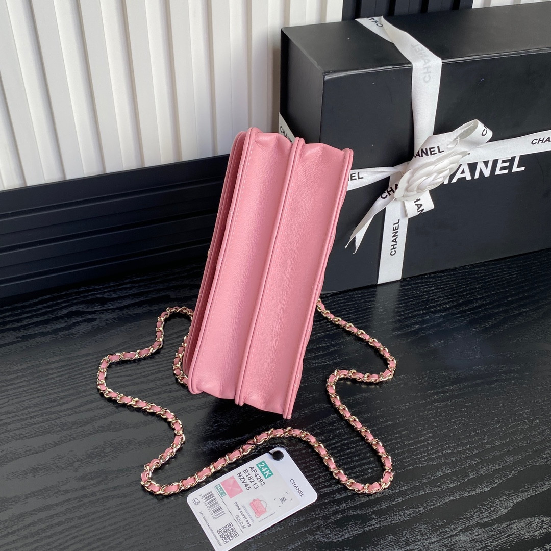 Ch**el Clutch With Chain   19cm