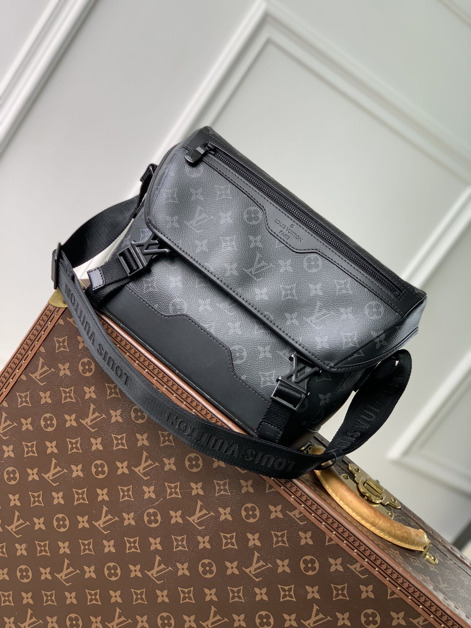 LV Messenger Voyager PM M12517  22.5 x 11 x 33 cm