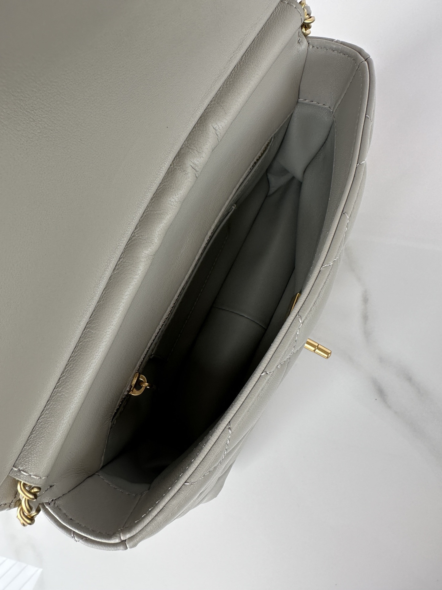 Ch**el Flap Bag 23x15x9cm