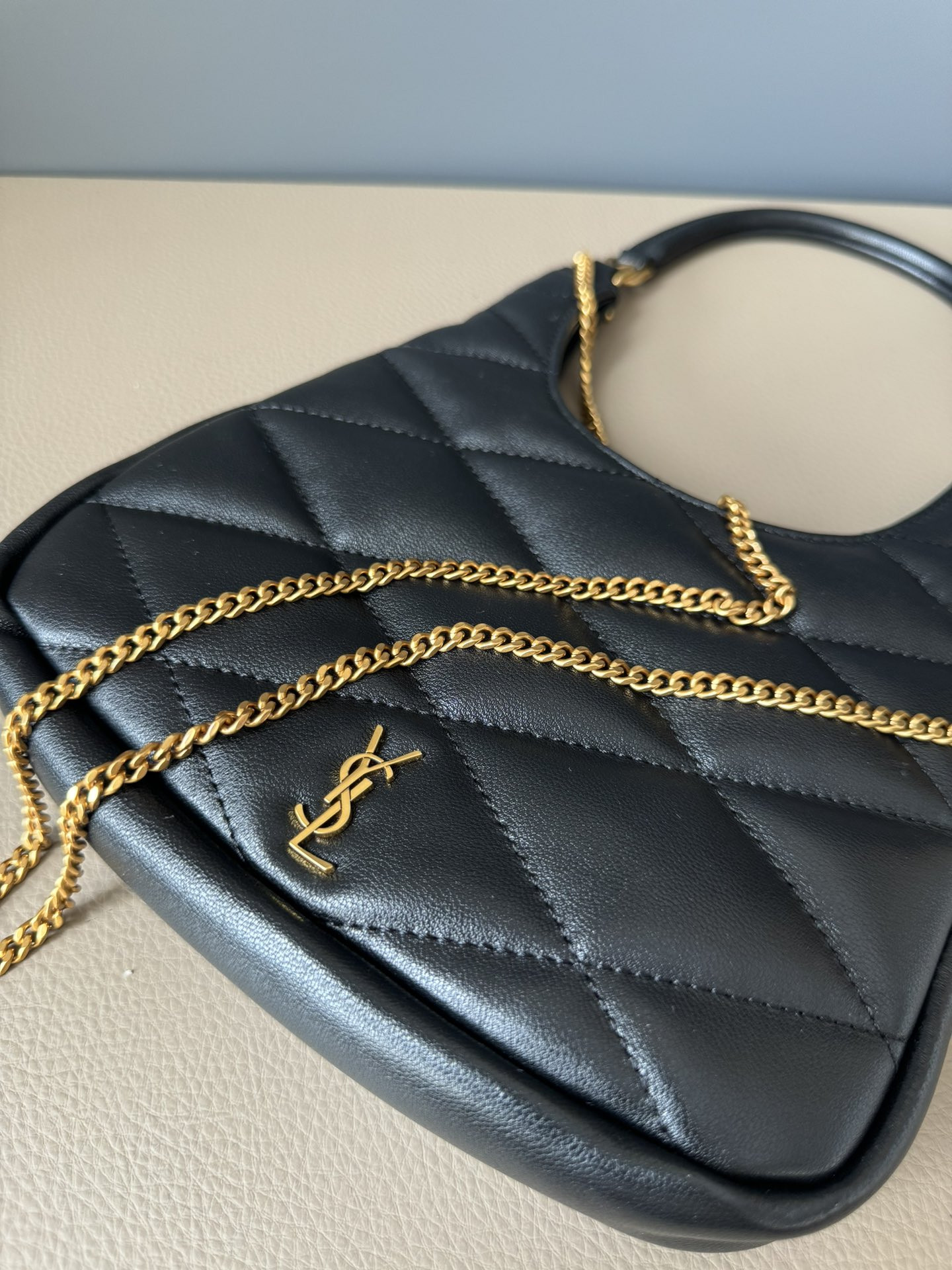 Y51 SADE hobo in lambskin 19 X 21 X 4 CM