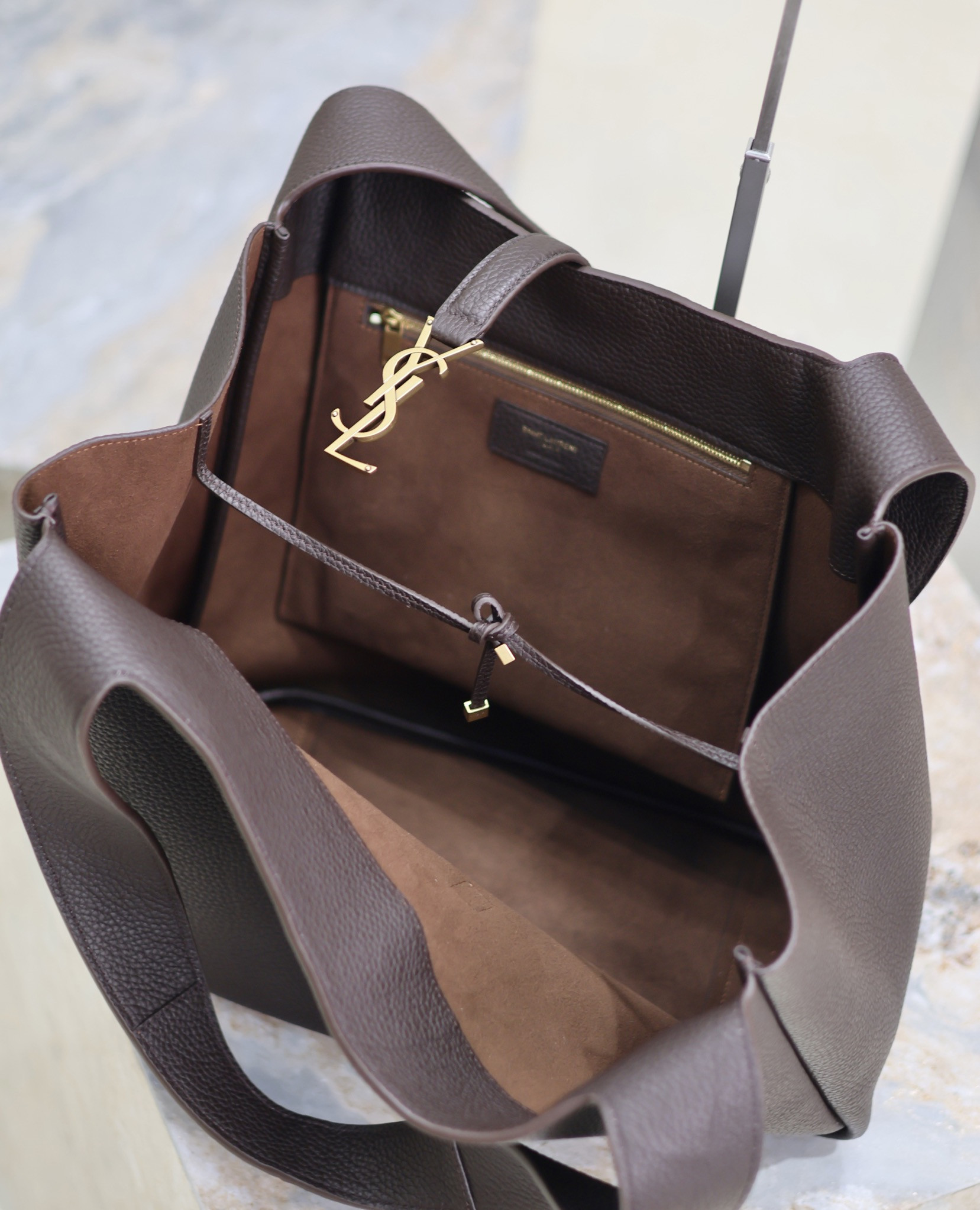 Y51 LE 5 À 7 BEA in grained leather 50×28×18cm