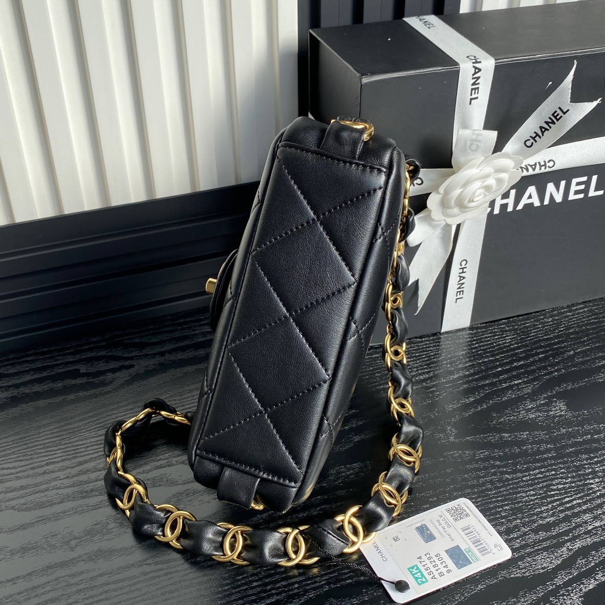 Ch**el FALL-WINTER 2024-25 SMALL FLAP BAG 13x21x7cm