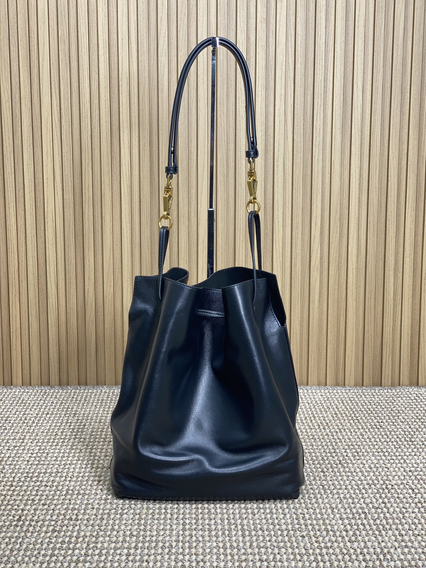 Y51 PARIS VII pochon in lambskin 24X30X12cm
