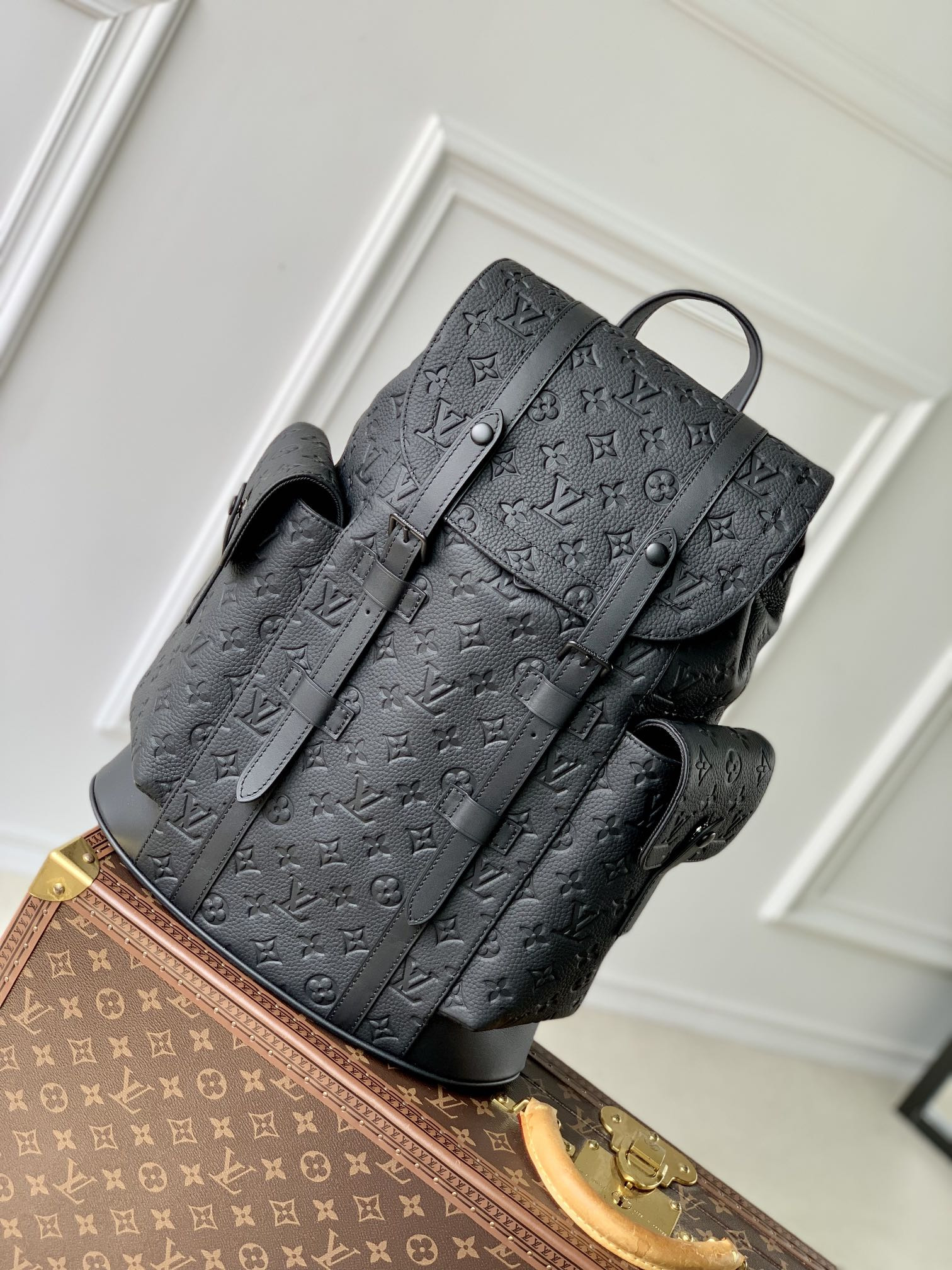 LV Christopher M55699 38x44x12.5cm