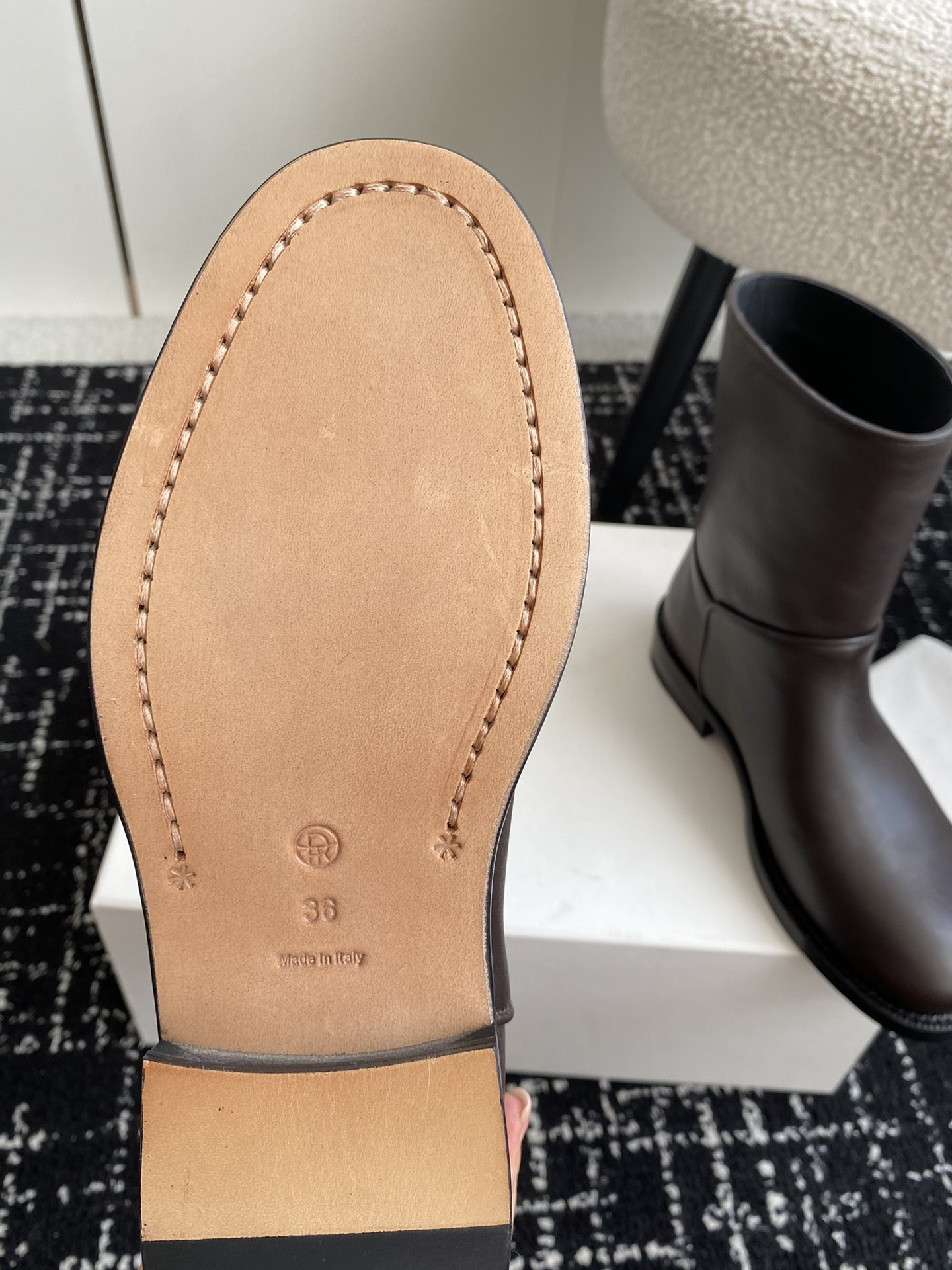UA The R0w Boot