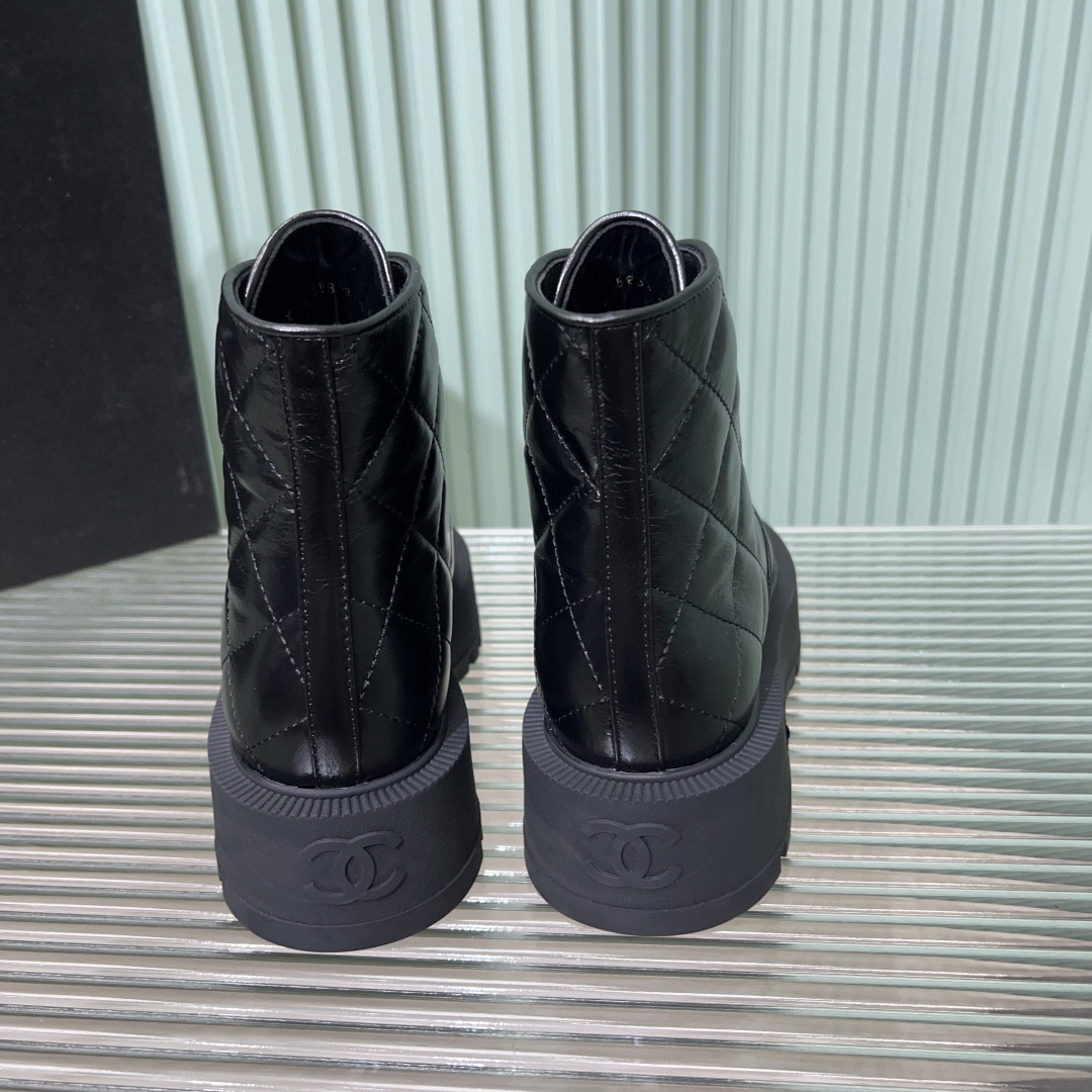 UA Ch**el Boot